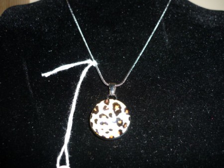 collier avec face interchangeable (voir aussi bague,bo et bracelet )7€