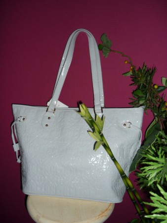 vernis gris clair 25€